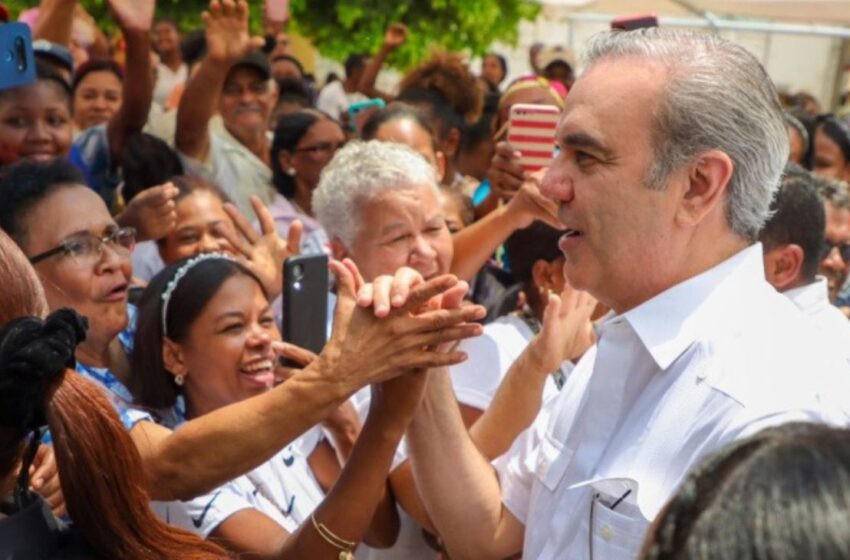  Abinader inaugura hospital, viviendas y obras en RD