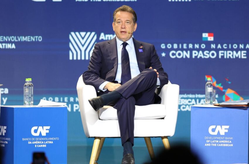  Ito Bisonó plantea retos y estrategias económicas para América Latina