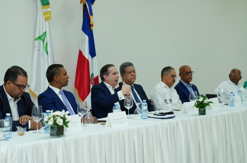 Leonel Fernández suma líderes clave a Fuerza del Pueblo en Santiago