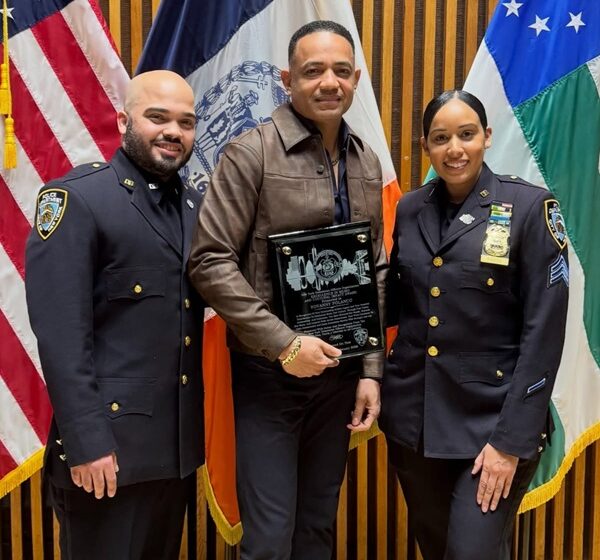 Yovanny Polanco es reconocido por la Policía Dominicana en Nueva York