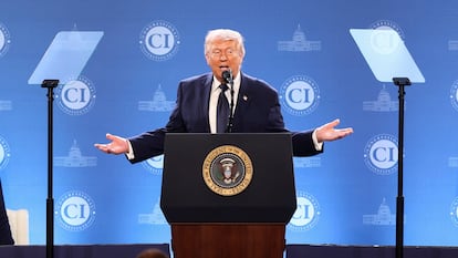 Trump exige a Irán abrir Ormuz y cuestiona papel de la OTAN