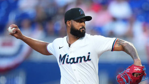 Sandy Alcántara roza la blanqueada y cuestiona relevo en Miami