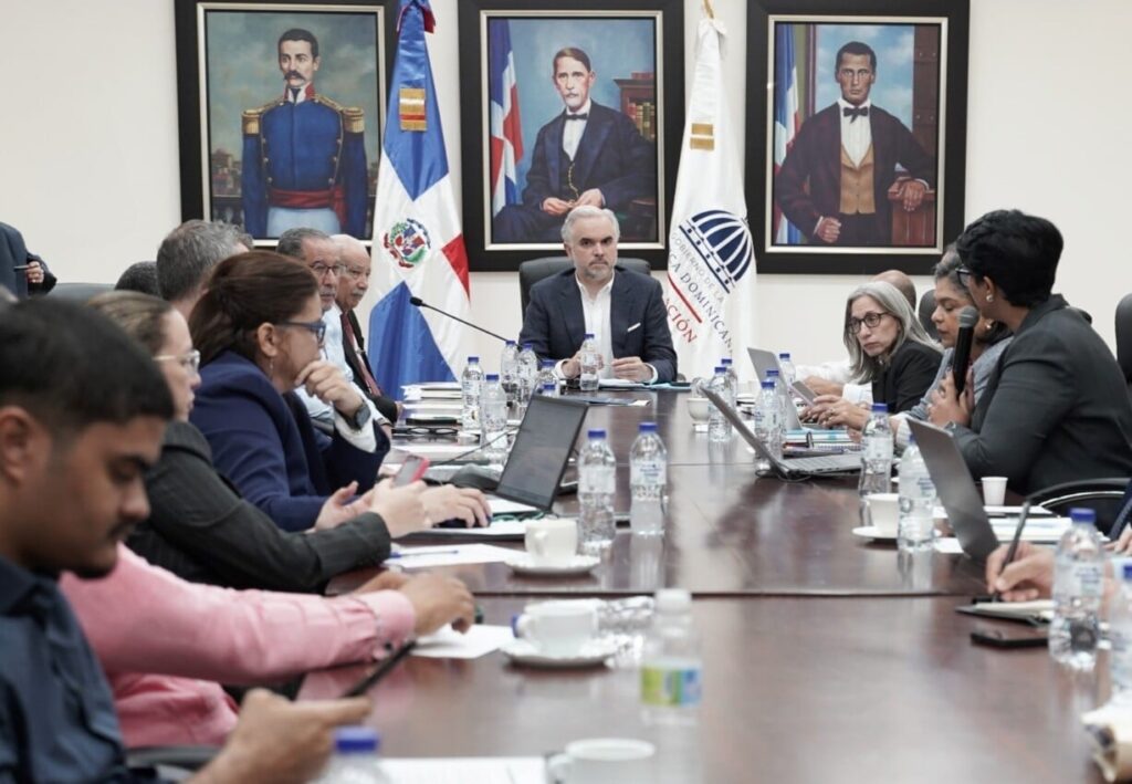 Evaluación de Desempeño Docente avanza sin contratiempos en RD