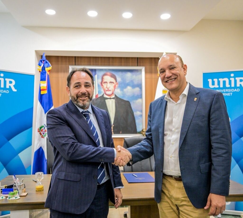 Santiago y UNIR firman convenio de becas para empleados municipales