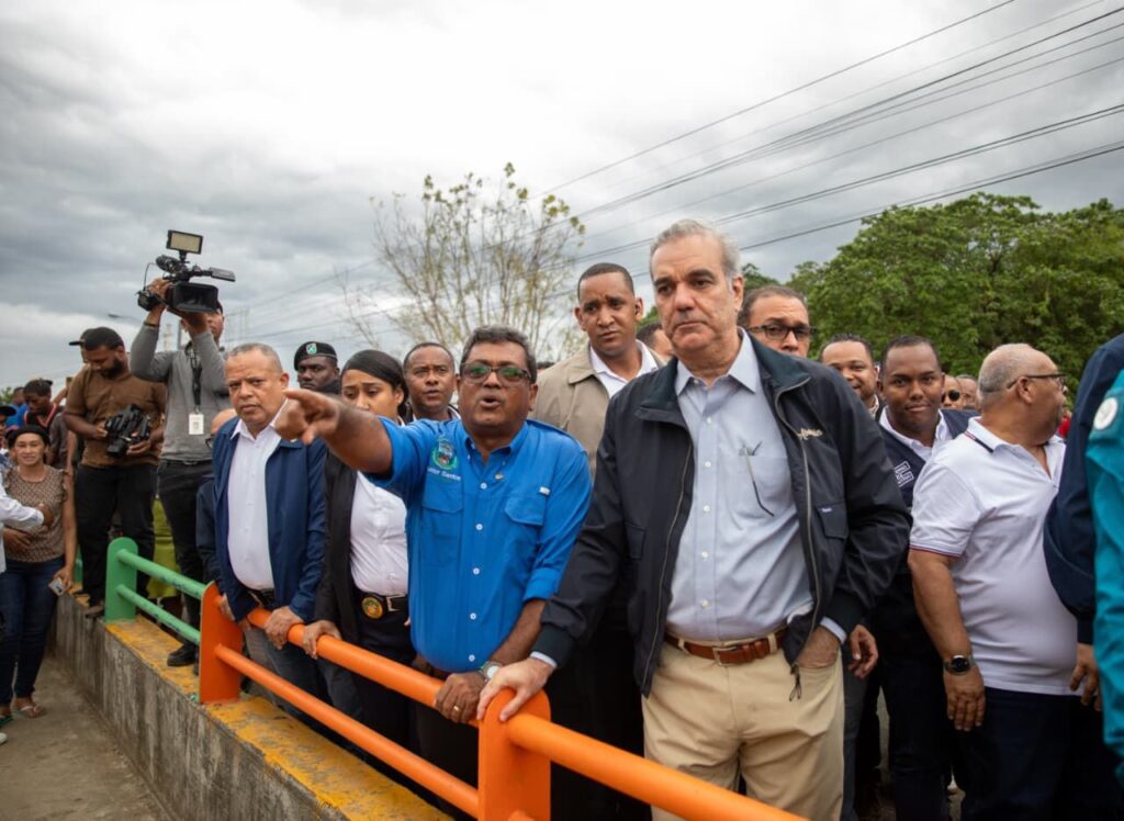 Abinader supervisa daños por inundaciones en Los Alcarrizos