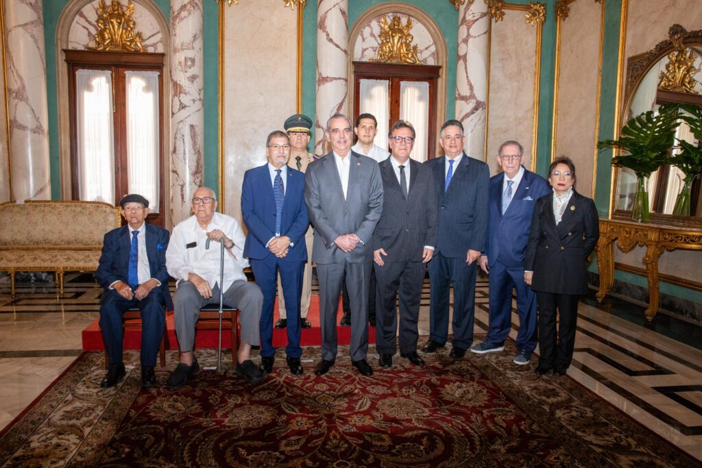 Abinader crea comisión para Museo Histórico de la Gesta de Abril