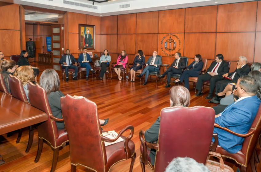 Poder Judicial y Hacienda acuerdan alza salarial de hasta 50%