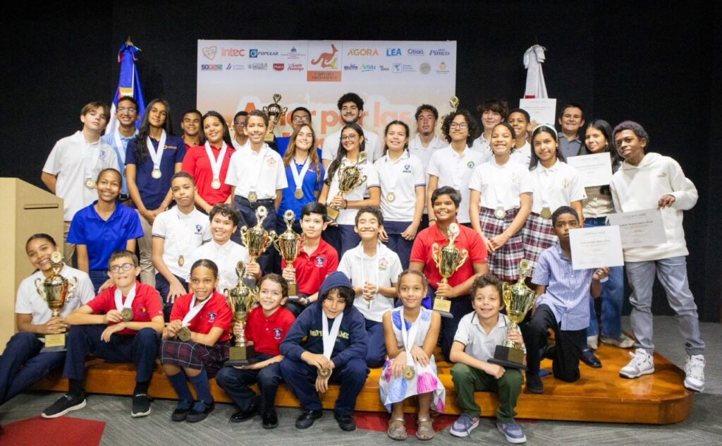 Canguro Matemático premia a más de 5,500 estudiantes en RD