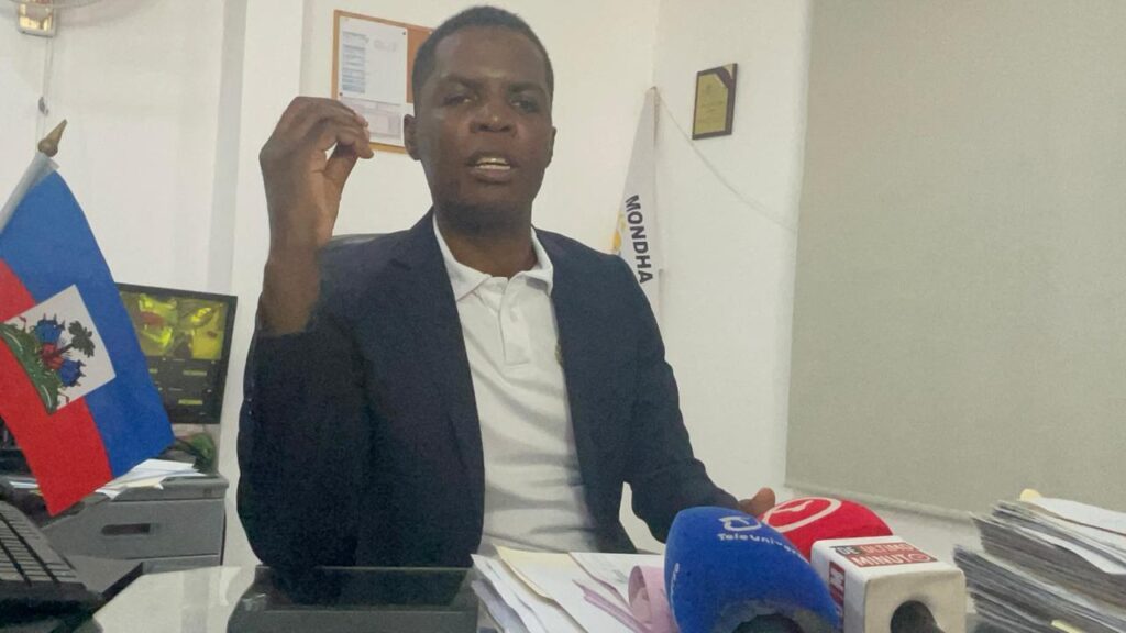 Haitianos en Santiago denuncian abandono y discriminación en consulado