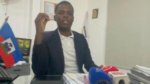 Haitianos en Santiago denuncian abandono y discriminación en consulado