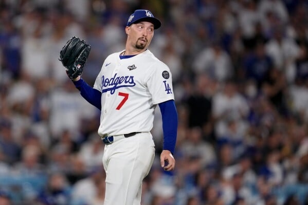 Dodgers descartan a Blake Snell por molestias en el hombro