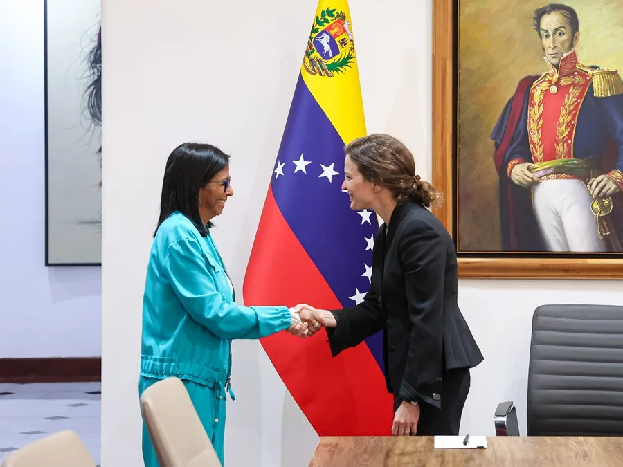 Delcy Rodríguez se reúne con el Banco Mundial en Caracas