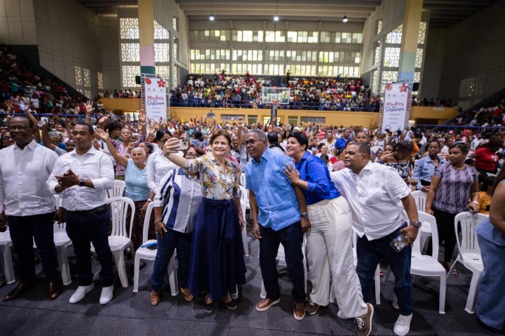 Raquel Peña encabeza jornada “Madres que Sostienen” en Barahona