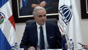 República Dominicana regula uso de celulares en escuelas desde 2026