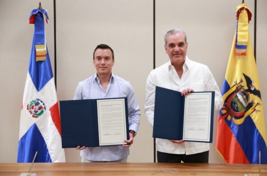  Ecuador y Dominicana firman acuerdo para impulsar inversión y empleo