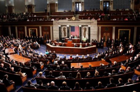 Cámara de Representantes limita poderes de guerra de Trump sobre Irán