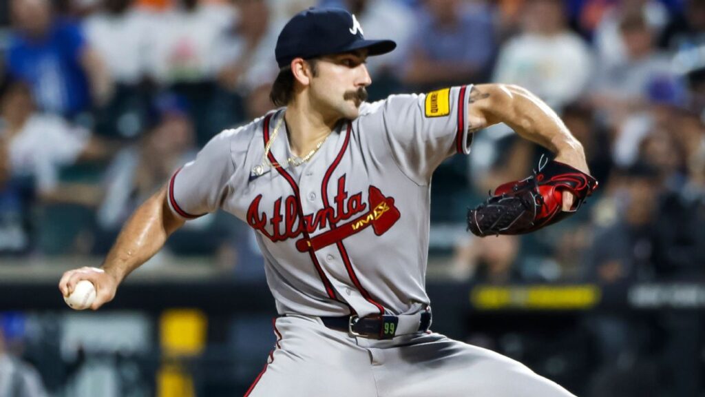 Braves esperan diagnóstico médico tras lesión en el codo de Strider