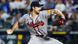 Braves esperan diagnóstico médico tras lesión en el codo de Strider