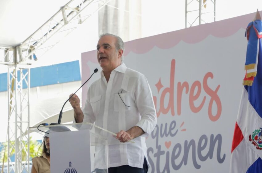 Abinader reconoce a más de 3,000 madres en jornada nacional