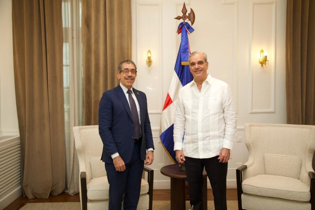 Abinader y nuevo rector de la UASD refuerzan educación superior