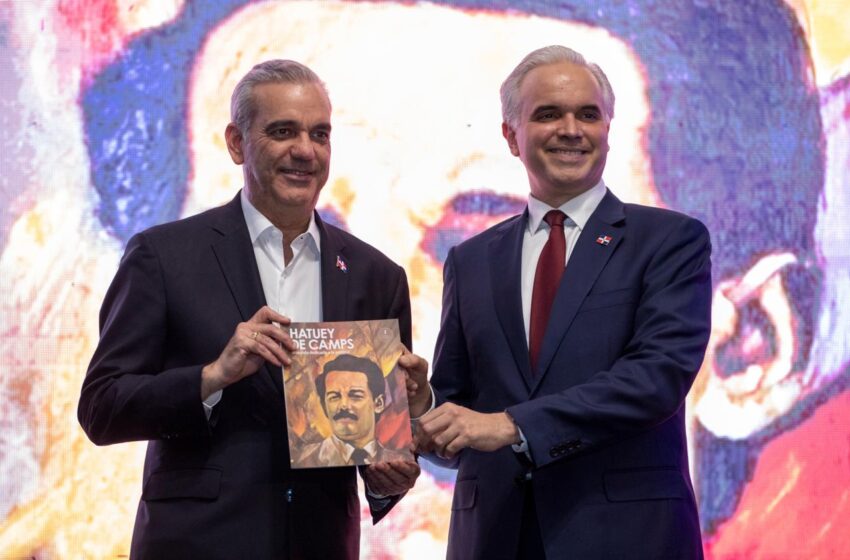 Abinader homenajea a Hatuey De Camps en la UASD